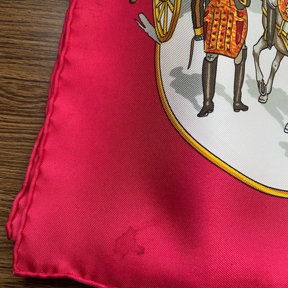 Authentic gorgeous Hermès scarf with box - Picture 3 of 6